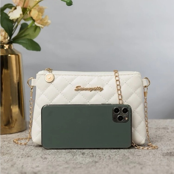 ⚠️Clearance White Quilted Gold Chain Crossbody Bag - Picture 4 of 5